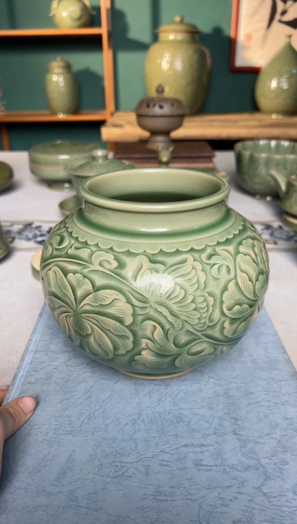 【闪购商品】其他纯手工秘色缠枝牡丹罐微瑕福利
