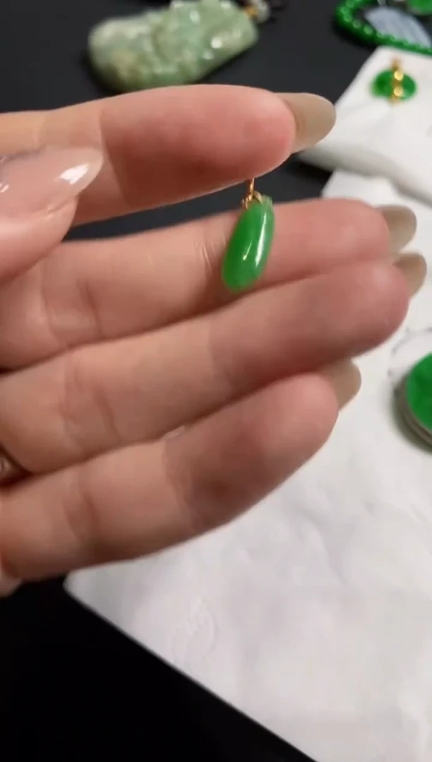 【闪购商品】定制翡翠18K金镶嵌吊坠