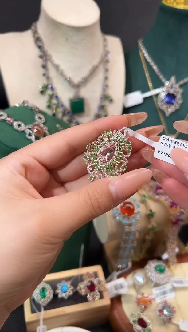 颈饰银S925镶嵌绿柱石吊坠