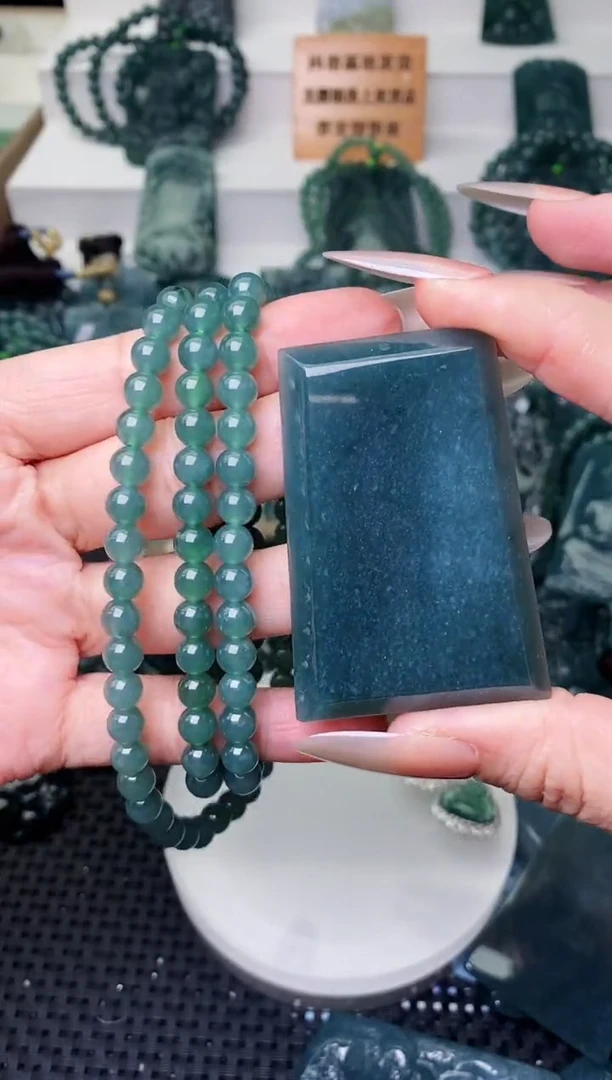 颈饰未镶嵌翡翠