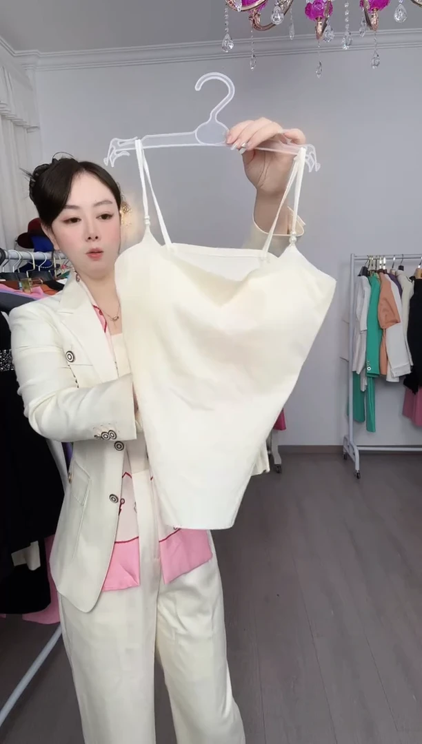 均码白色山茶花内搭（不退不换、高品质西装现货清仓处理）
