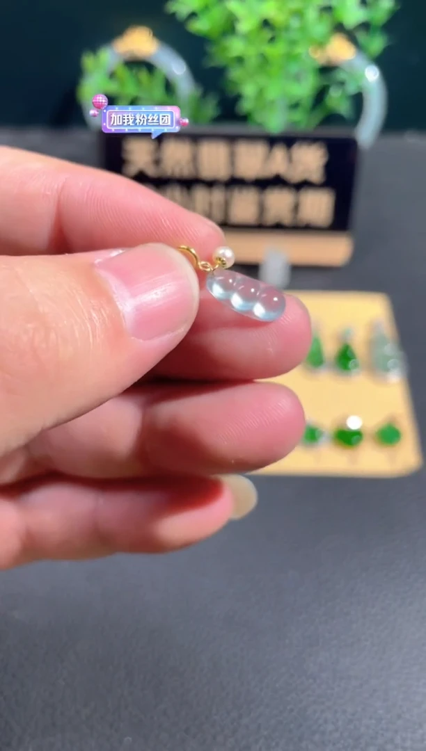 翡翠18K金镶嵌颈饰翡翠