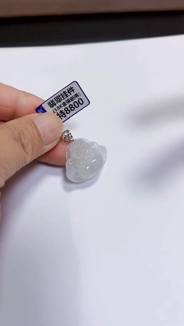 颈饰18K金镶嵌翡翠挂件