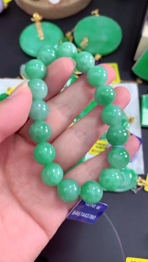 颈饰未镶嵌翡翠挂件