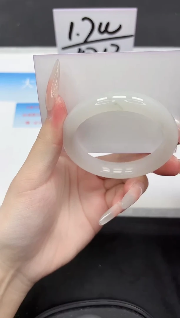 未镶嵌手镯石英质玉268-56.2