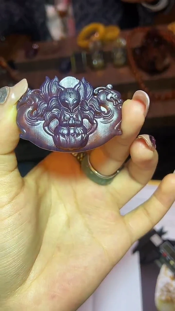 琥珀颈饰未镶嵌缅甸琥珀雕刻件