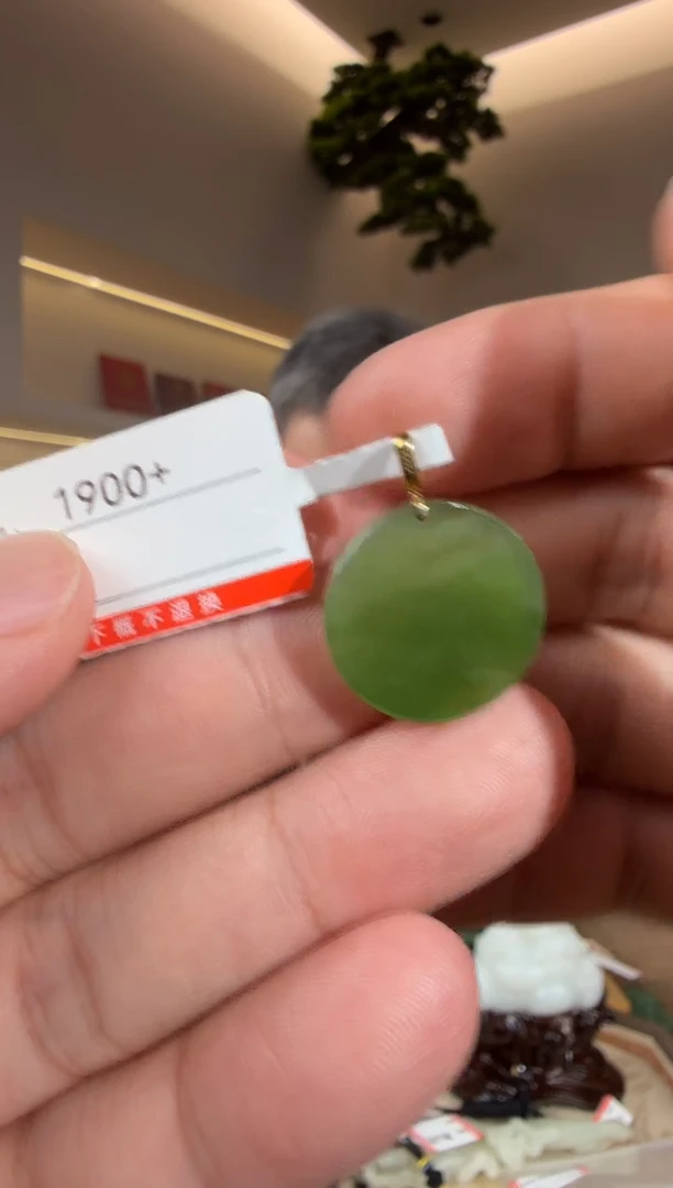 颈饰18K金镶嵌和田玉1