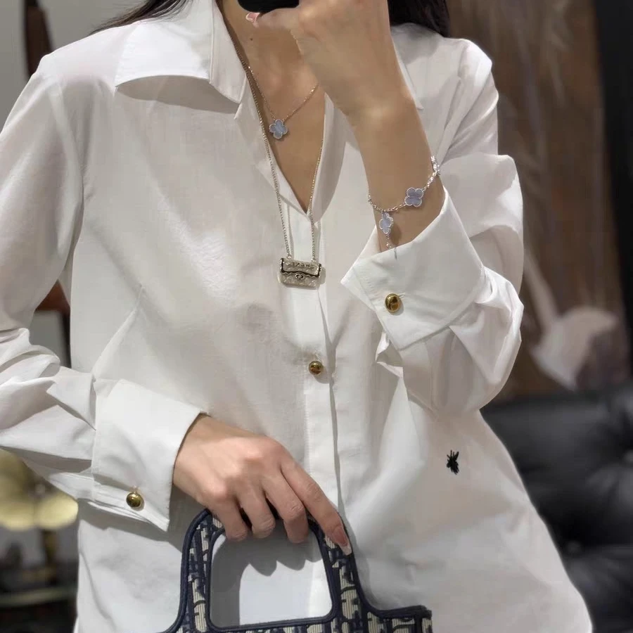 南油新款时尚翻领长袖小蜜蜂刺绣气质百搭白色衬衫上衣韩版衬衣
