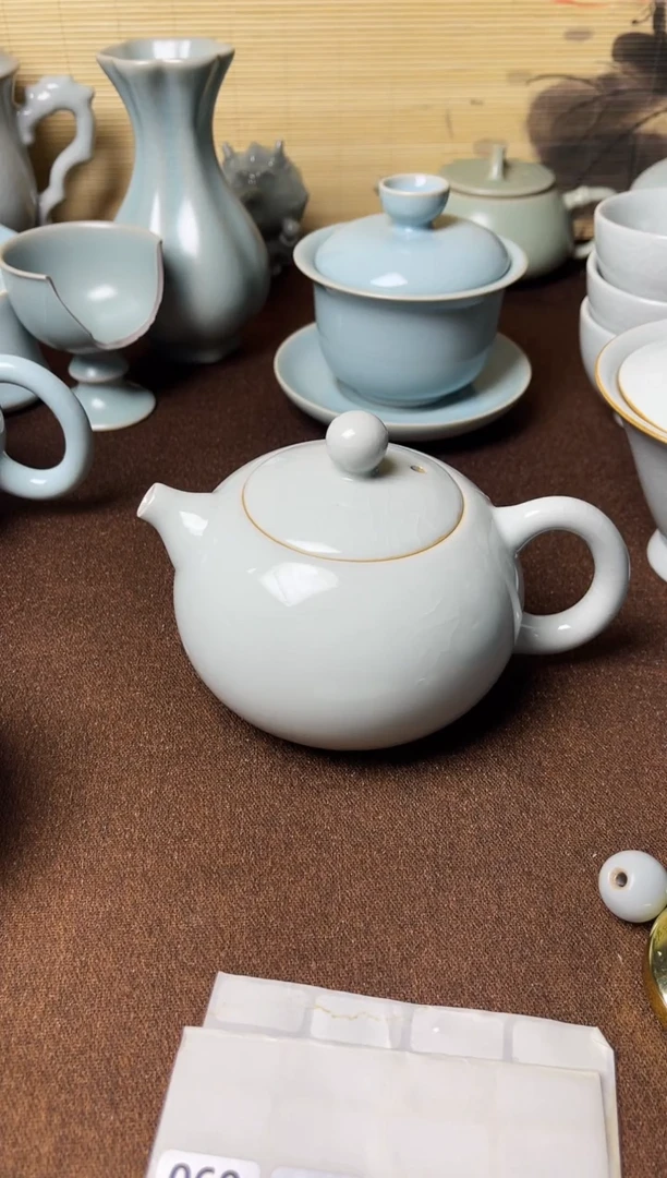 甜**子瑕疵云雾月白纯手工西施壶