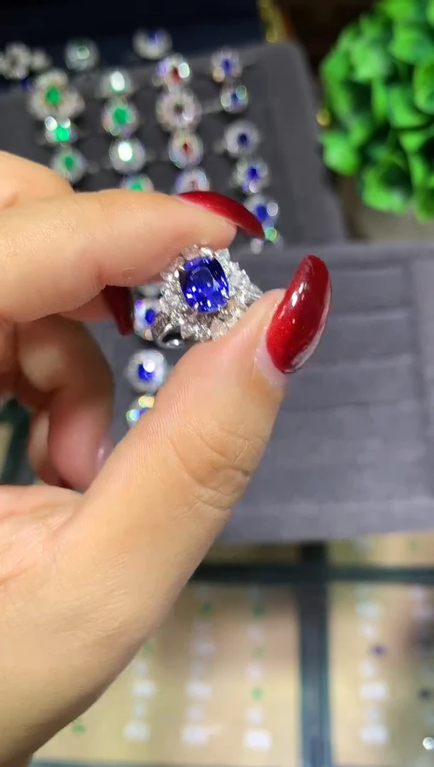 戒指蓝宝石18K金镶嵌2.65ct
