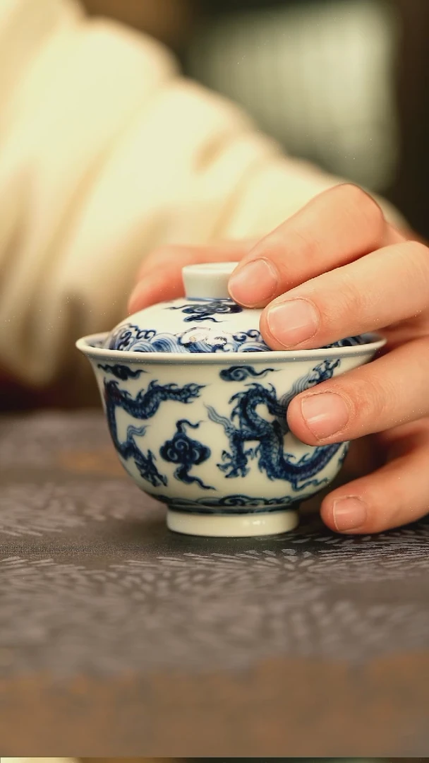 中式不合缝爽龙纹盖碗