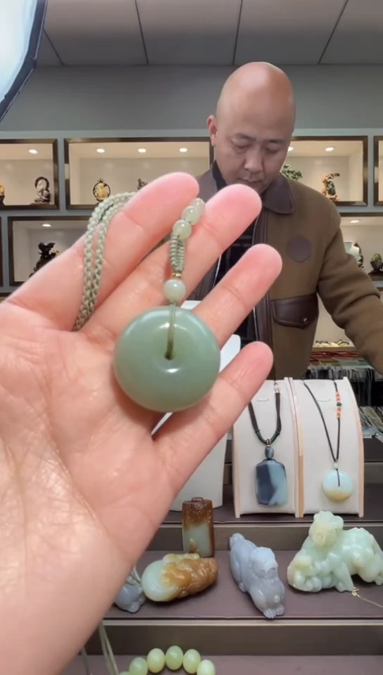 颈饰未镶嵌和田玉苏