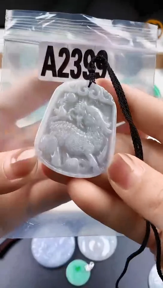 颈饰未镶嵌翡翠天然翡翠吊坠挂件
