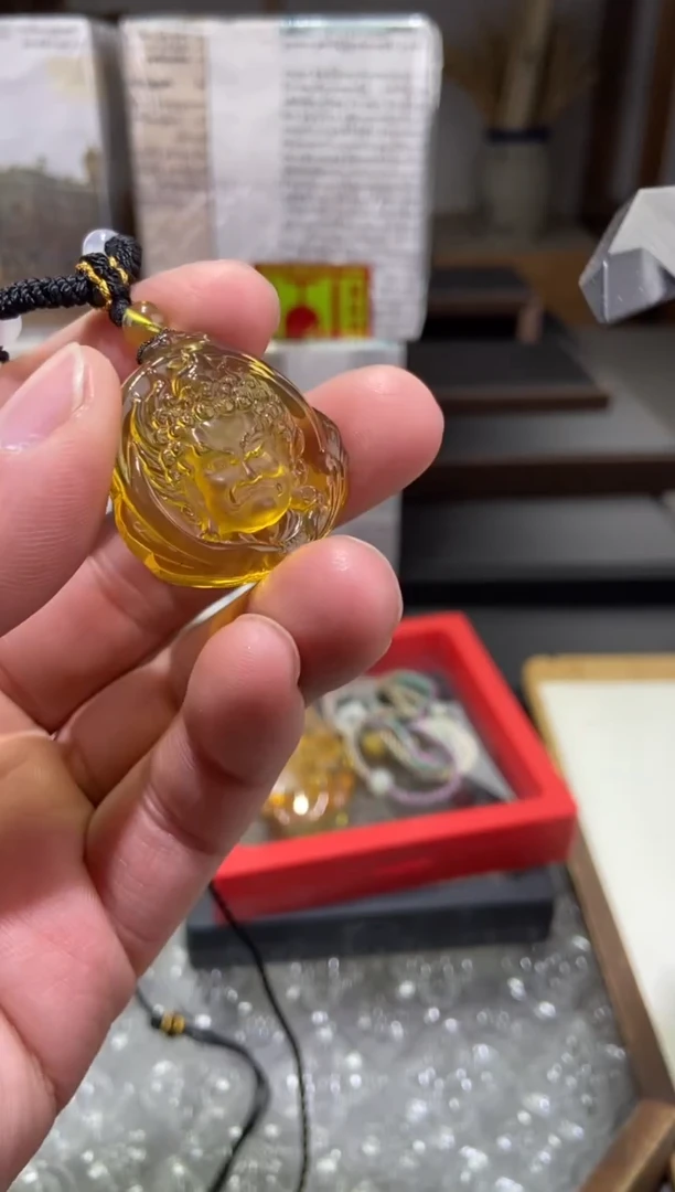 琥珀颈饰未镶嵌不动明王