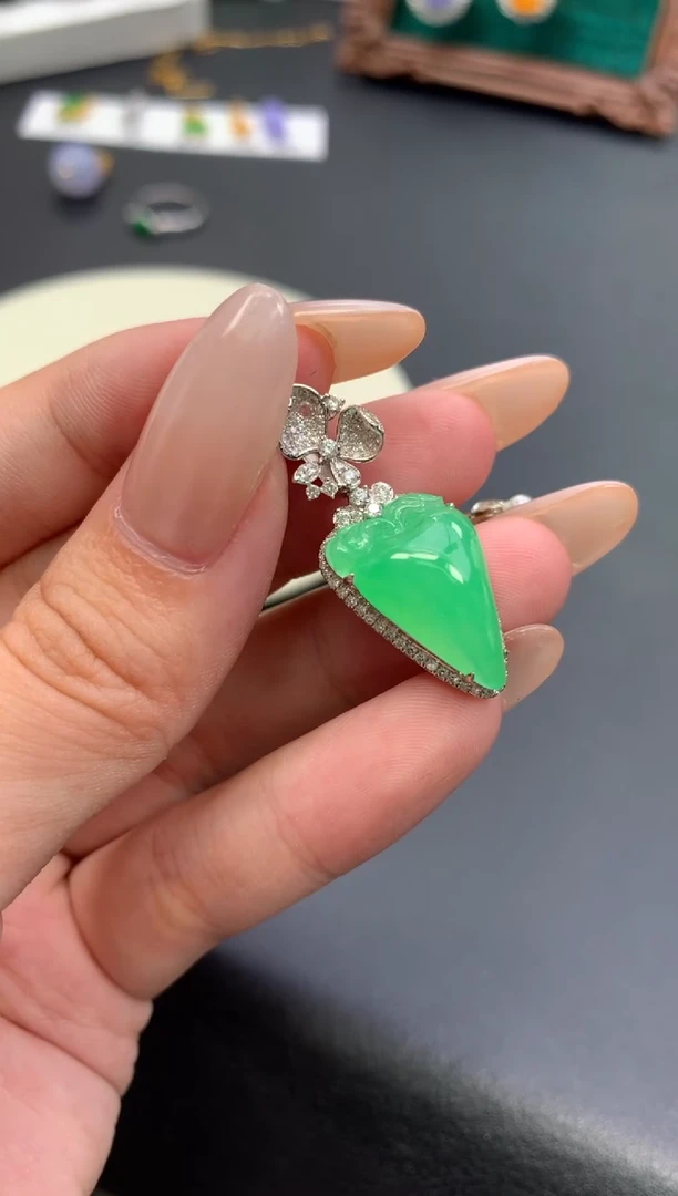 18K金镶嵌挂件翡翠48小时鉴赏期 退货不扣服务费