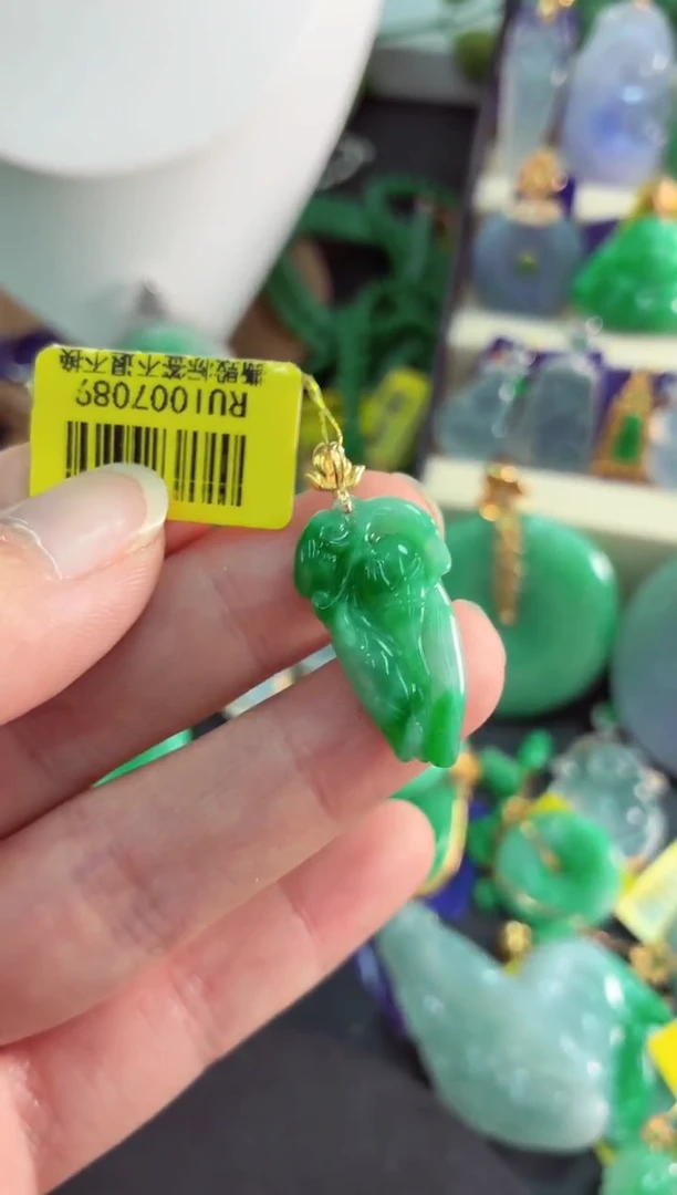 吊坠(不含链)18K金镶嵌翡翠挂件