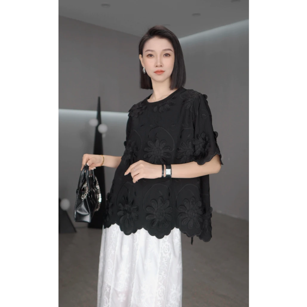 鑫鑫2025夏季新款欧洲站时髦高端黑色立体花朵时尚百搭T恤1543