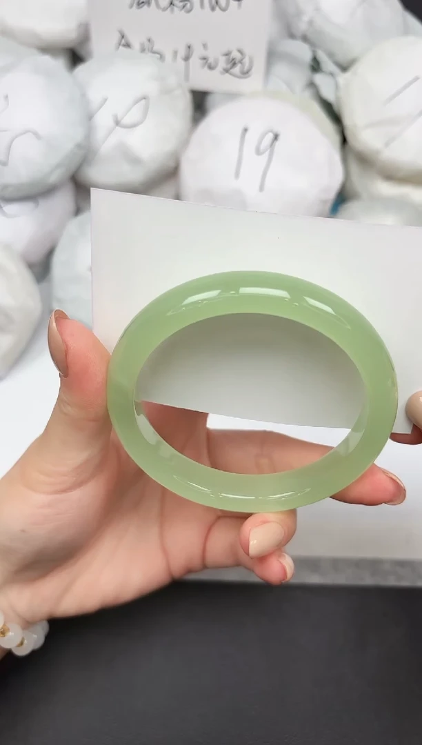 未镶嵌手镯石英质玉142/63.8