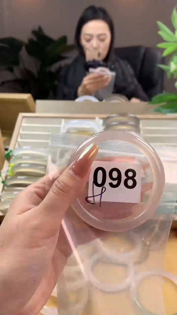 【闪购商品】玛瑙/玉髓手镯未镶嵌098