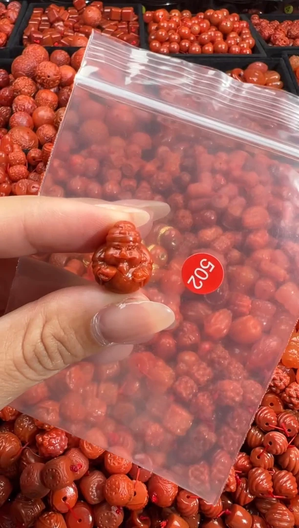 南红玛瑙未镶嵌颈饰1