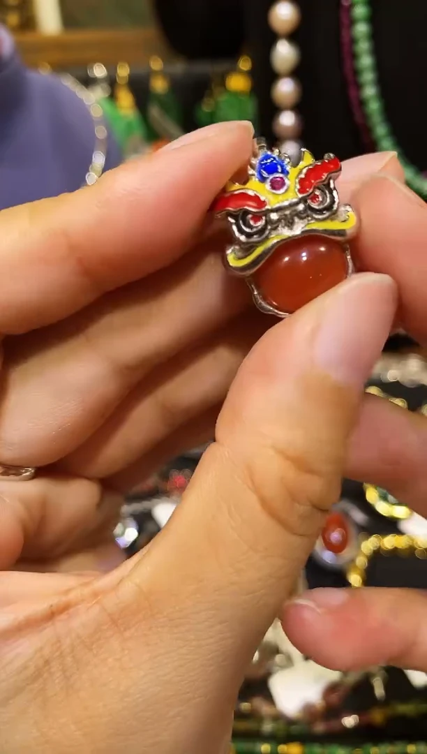 颈饰未镶嵌南红玛瑙醒狮