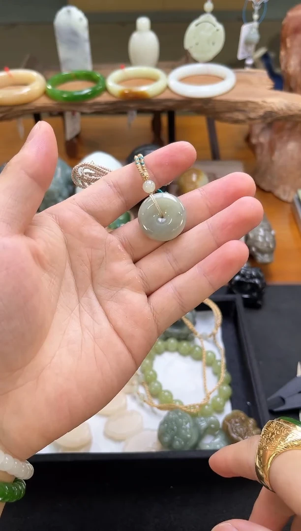 和田玉未镶嵌吊坠(不含链)楼兰三色 平安扣