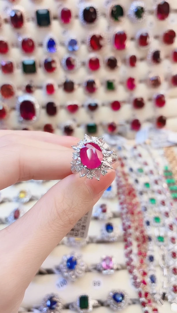 18K金镶嵌戒指红宝石小**雪1