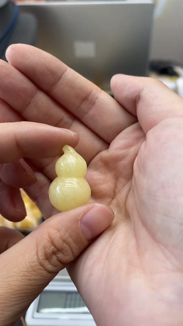 琥珀未镶嵌珠宝奇石2040