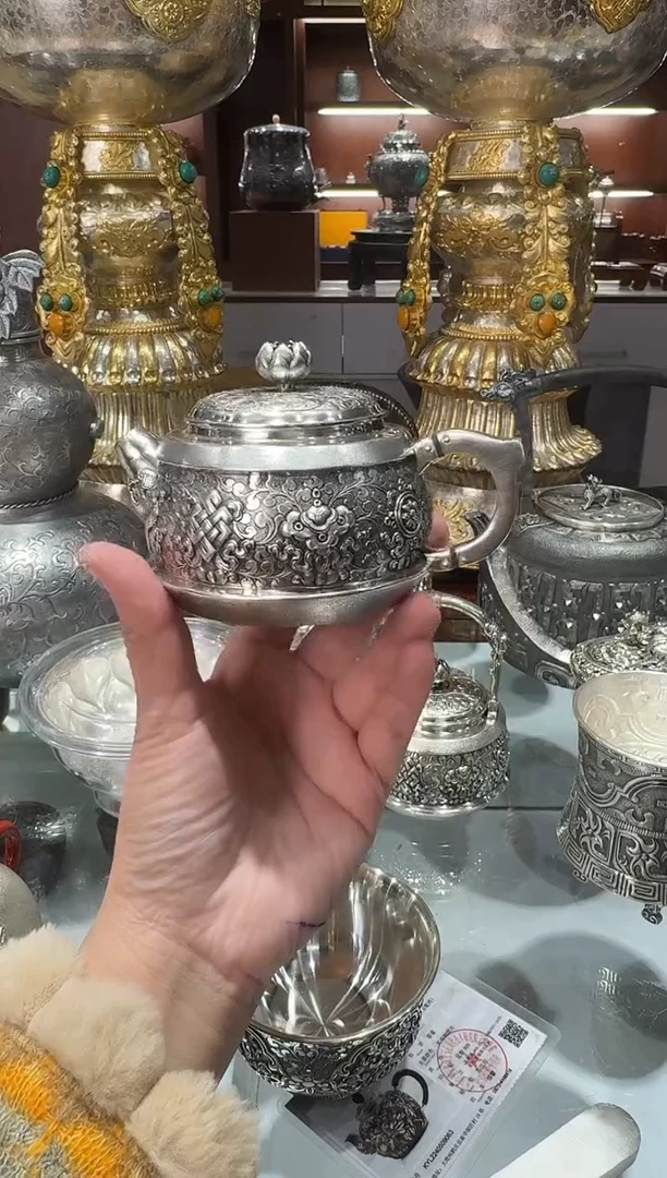 美****e足银精工手工八宝缠枝莲倒把莲花摘钮泡茶壶