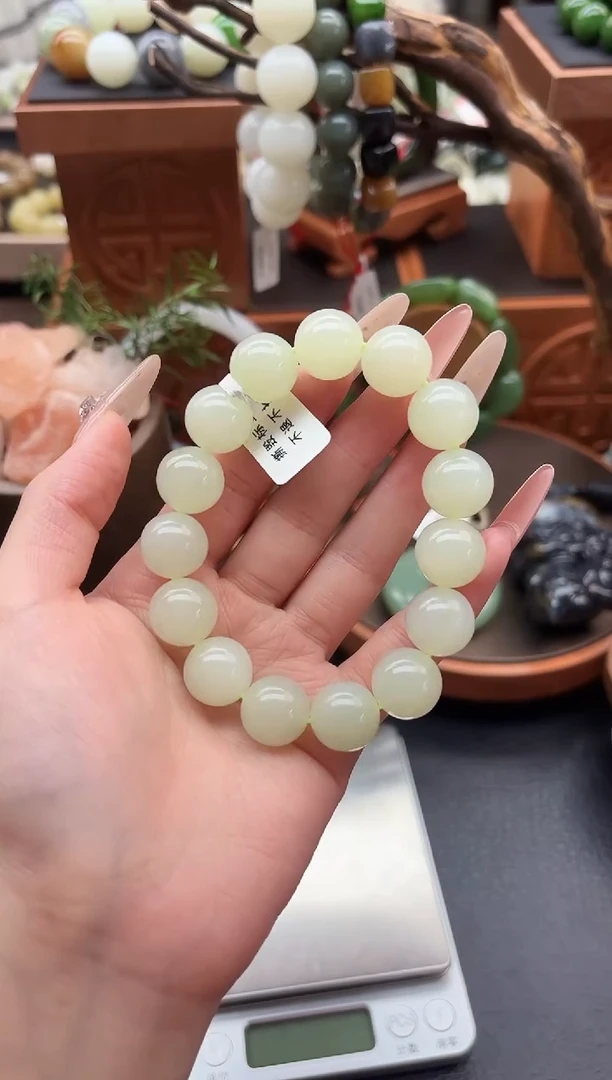 未镶嵌手串和田玉董小姐推荐 多样性发货 拍一发一yng14