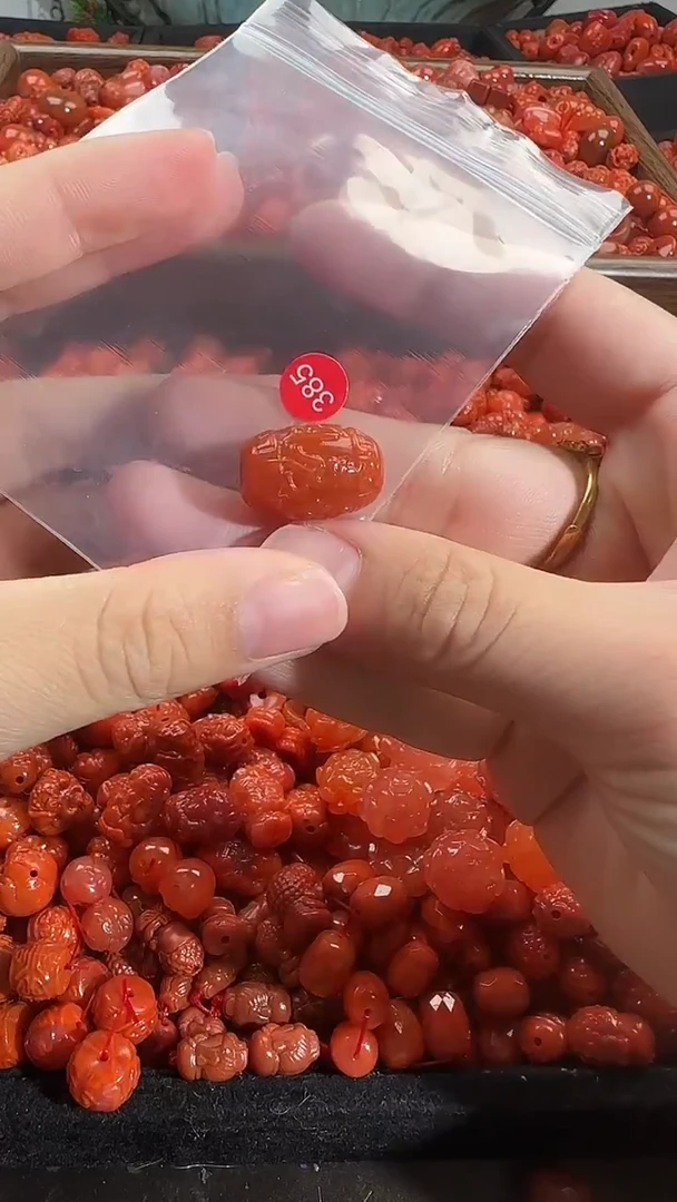 颈饰未镶嵌南红玛瑙1