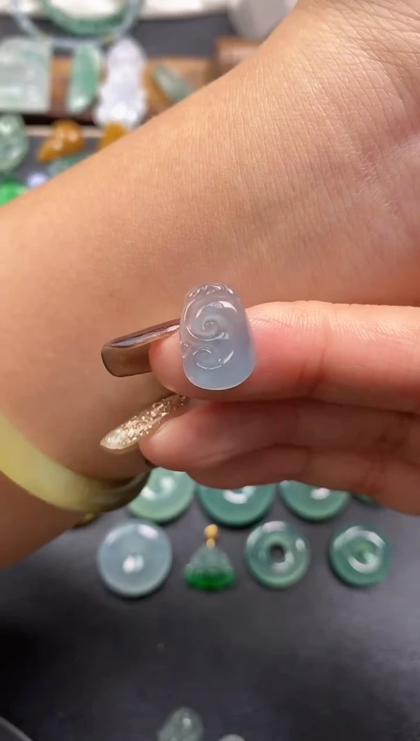 颈饰未镶嵌翡翠如意