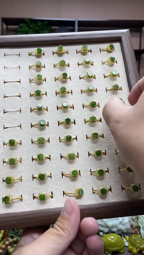 颈饰未镶嵌和田玉多样性发货发其中之一