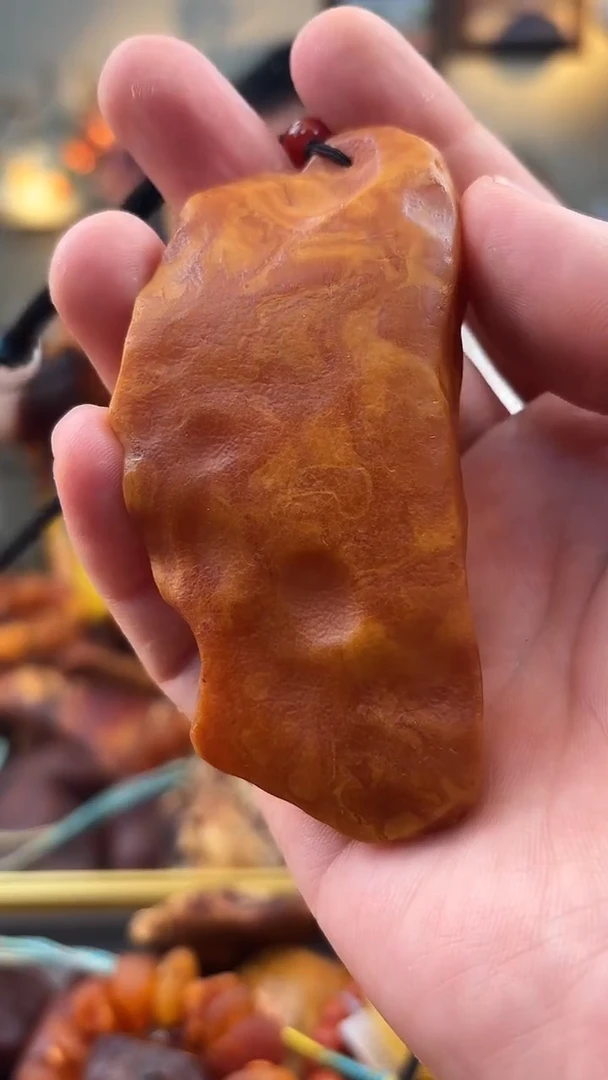 未镶嵌颈饰琥珀吊坠