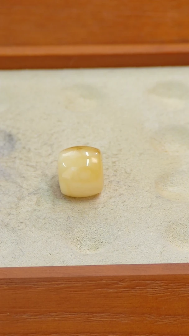 【闪购商品】蜜蜡裸石未镶嵌俄料12.4*11MM1.075克