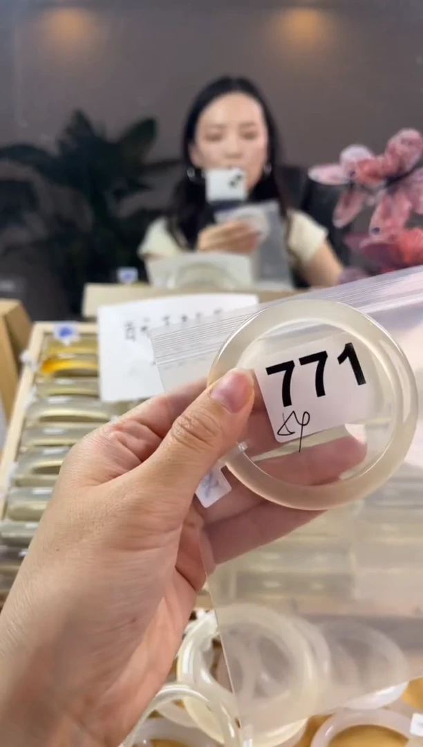 玛瑙/玉髓手镯未镶嵌771