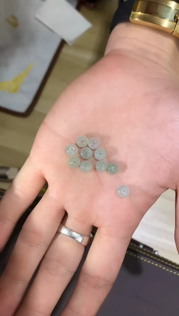 【闪购商品】翡翠颈饰未镶嵌HLG010多样性发一颗