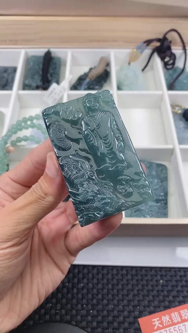 翡翠未镶嵌颈饰