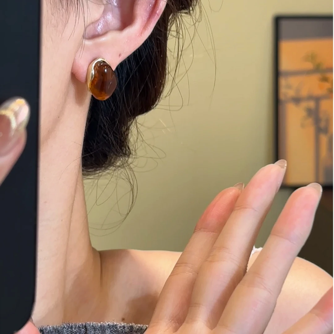 H524 琥珀色秋冬耳钉时尚百搭法式小众