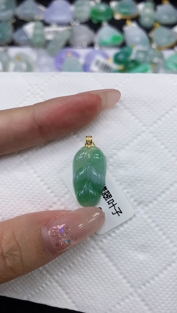 颈饰18K金镶嵌翡翠1111111111