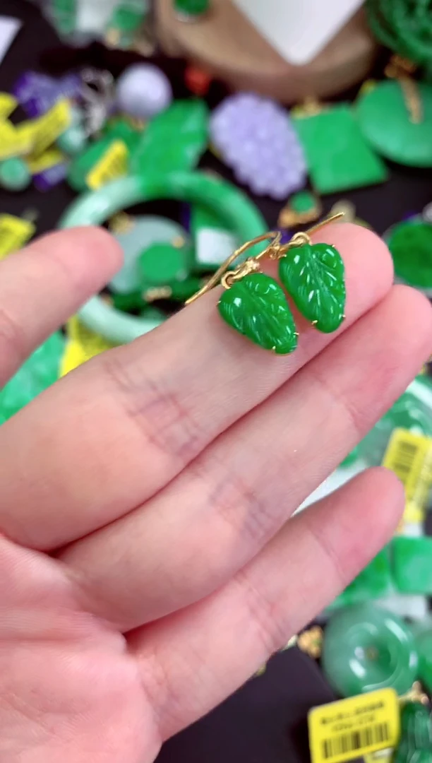 颈饰18K金镶嵌翡翠挂件