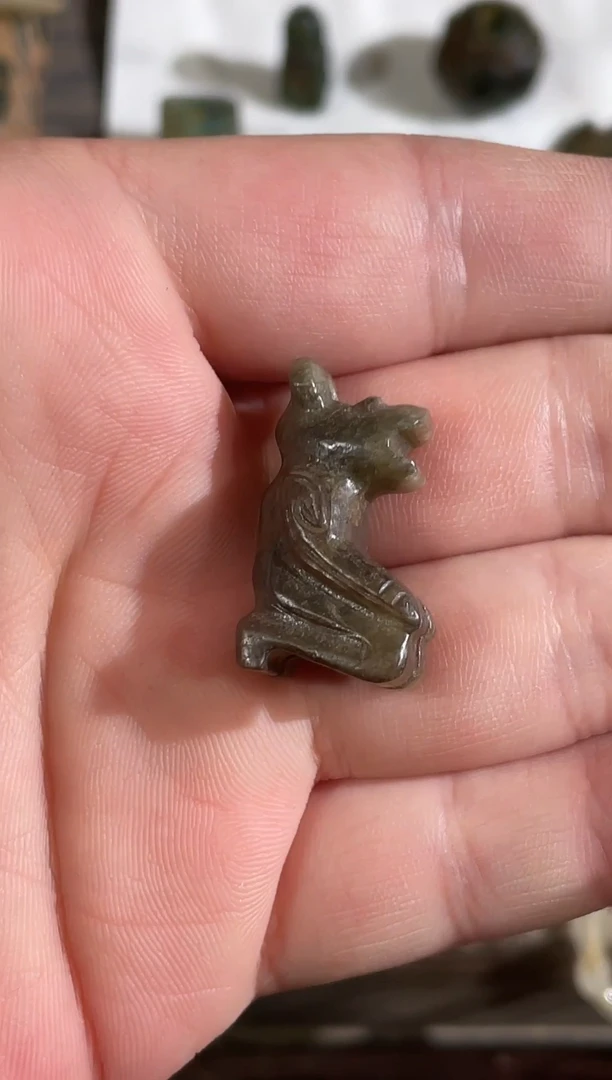 未镶嵌和田玉（糖玉）挂件玉