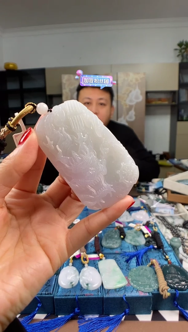 颈饰未镶嵌翡翠 多样性发其一