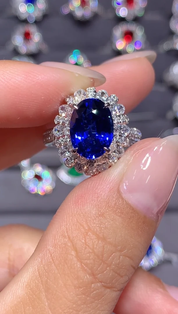 戒指蓝宝石18K金镶嵌4.09CT