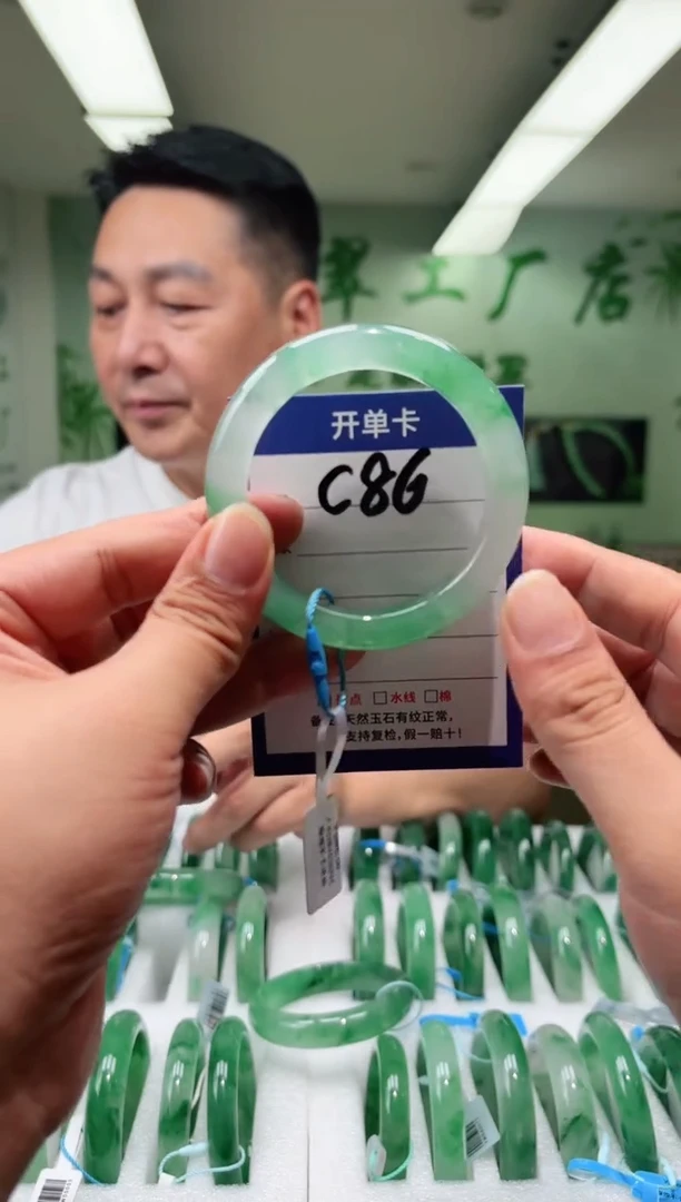 未镶嵌手镯石英质玉54