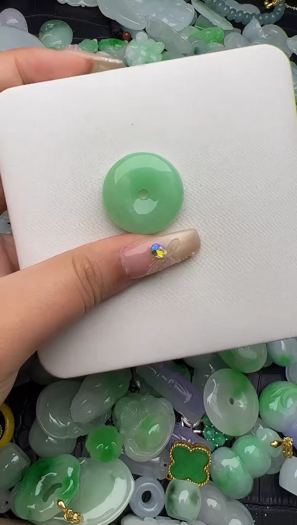 翡翠未镶嵌颈饰天然缅甸翡翠吊坠