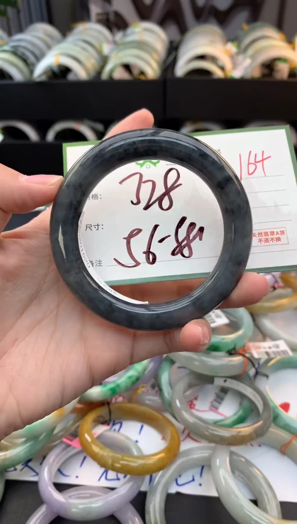 未镶嵌定制翡翠毛货需精细抛光+多人