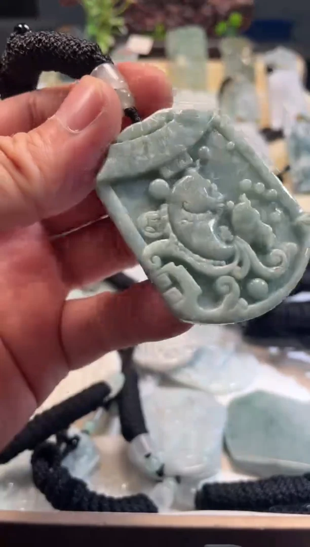 颈饰未镶嵌翡翠12/06/024