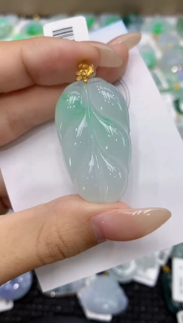 颈饰18K金镶嵌翡翠111111111111