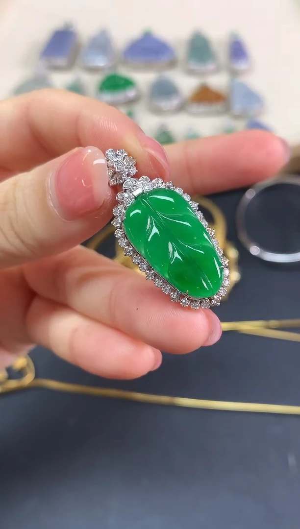 吊坠(不含链)18K金镶嵌翡翠吊坠(不含链)|16800